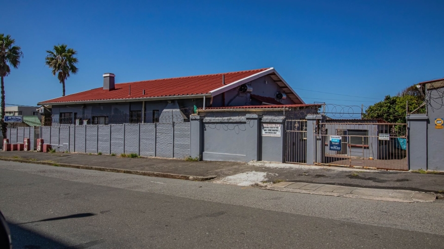 12 Bedroom Property for Sale in Quigney Eastern Cape